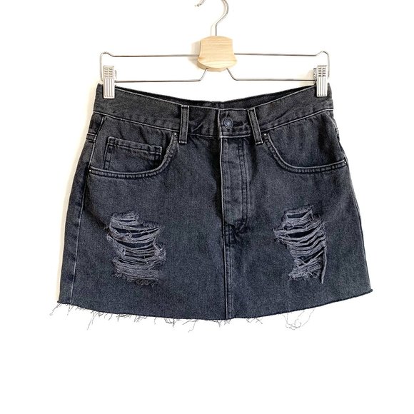 FOREVER 21 | BLACK DISTRESS MINI DENIM SKIRT - Picture 1 of 7